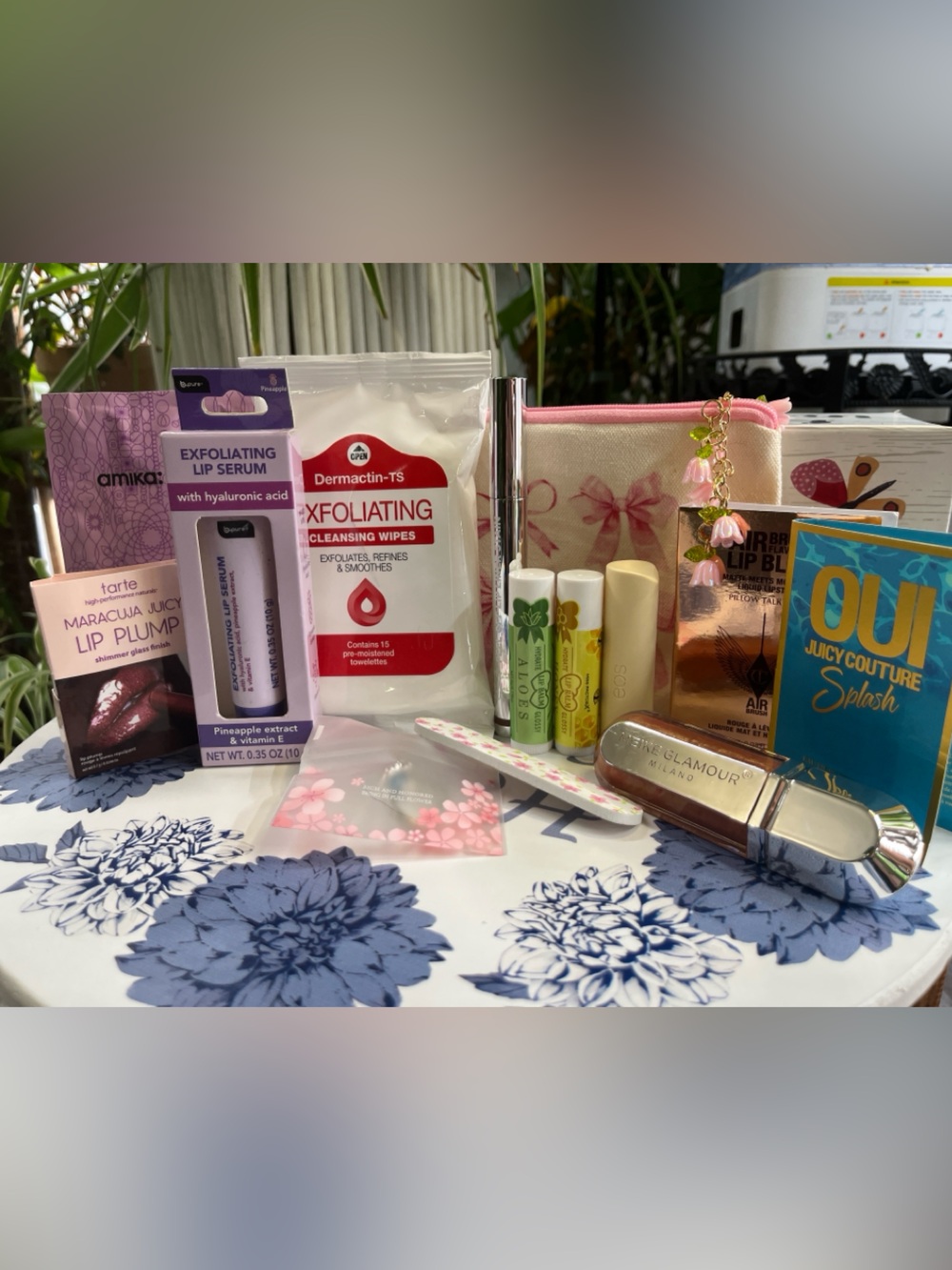 Lippie bundle with cosmetics pouch